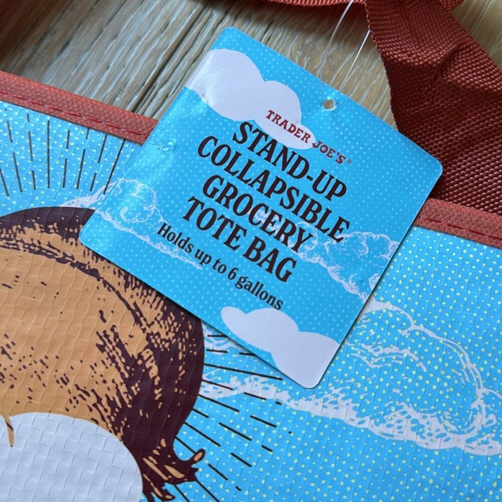 Trader Joe’s Limited Edition Stand Up Collapsible Tote Bag Moon Strawberry NWT - Picture 4 of 4